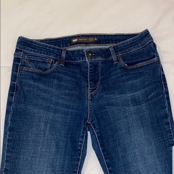 Women’s Mid Rise Straight Levi Jeans - Picture 2 of 4
